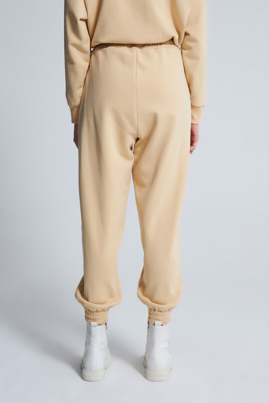 Beige Jogginghose mit elastischem Bunddetail - 4