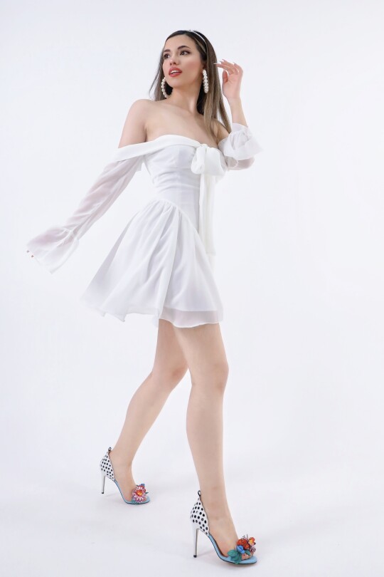 BEYAZ ÖNÜ BAĞLAMALI UZUN KOLLU ŞİFON MİNİ ELBİSE - 3