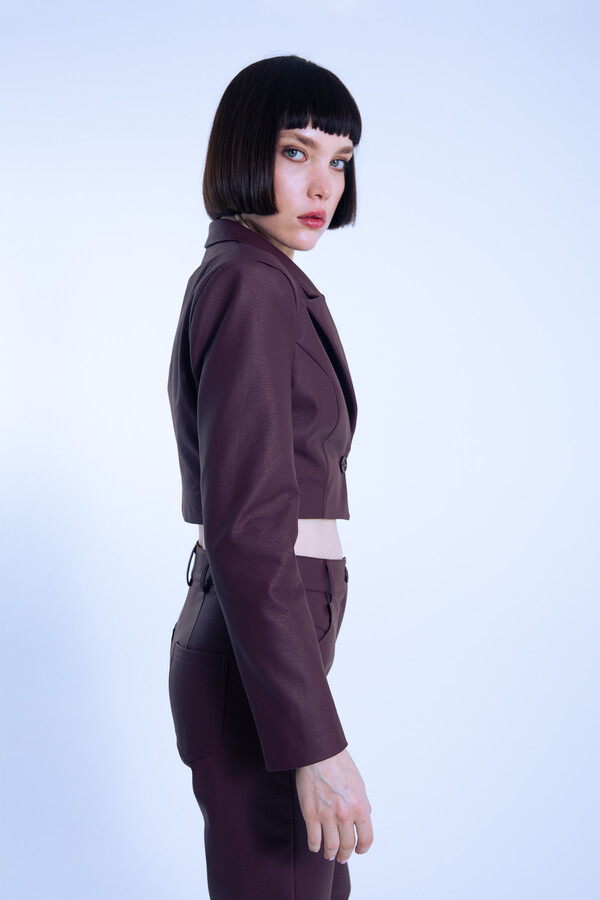 Bordeauxfarbene kurze Lederjacke - 4