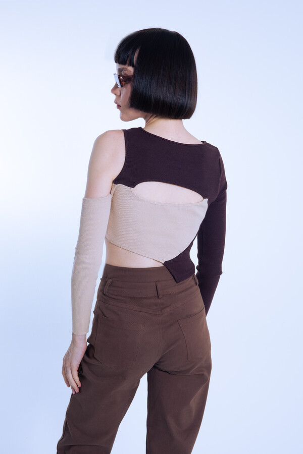 Braun-beiges zweifarbiges Rippstrick asymmetrisches Crop-Top - 5