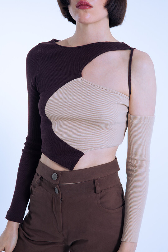 Braun-beiges zweifarbiges Rippstrick asymmetrisches Crop-Top - 4