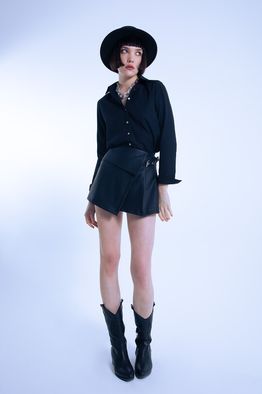BLACK BUCKLE DETAILED LEATHER MINI SKIRT - BERFUĞ KIRAN