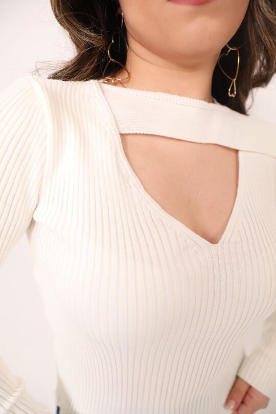 CREAM STRIPED DETAIL V-NECK KNIT SWEATER - 6