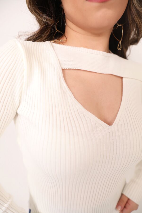 CREAM STRIPED DETAIL V-NECK KNIT SWEATER - 6