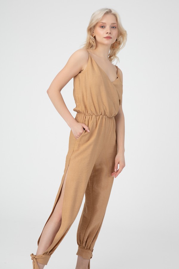 Cremefarbener Leinen-Jumpsuit mit Wickelausschnitt und Knöchelbindung - 2