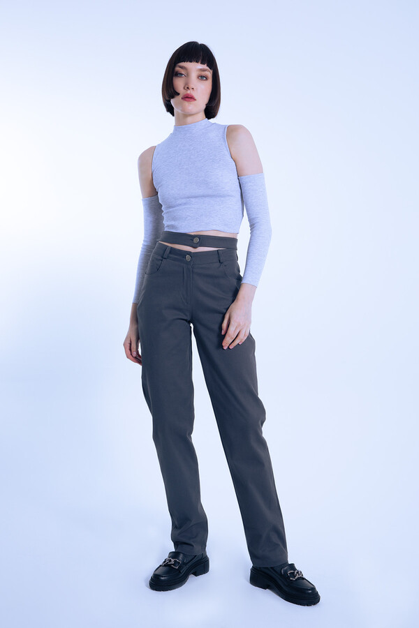 Graue Hose mit zwei Gurten und Taillendetail - 1