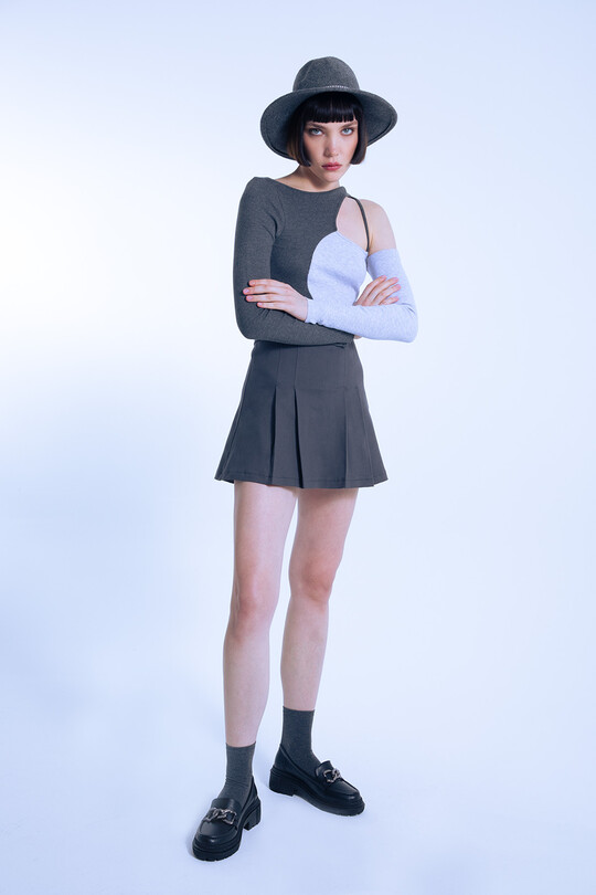 Gray high-waist pleated skort - BERFUĞ KIRAN (1)