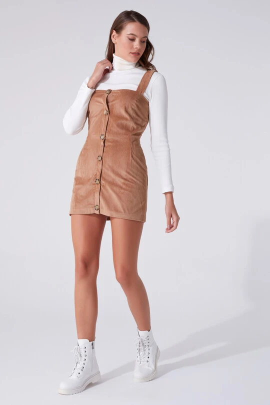 Hellbeige, knöpfbares Mini-Kleid mit Trägern 