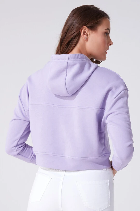 Lila kurzes Sweatshirt mit Kapuze - 3