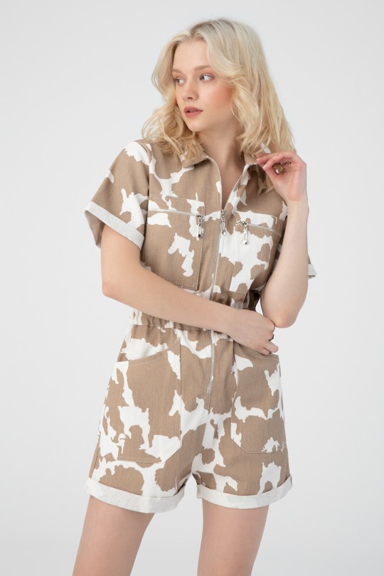 Mila/Schwarzer Mila-Muster Denim Jumpsuit mit Reißverschluss vorne und Shorts - BERFUĞ KIRAN