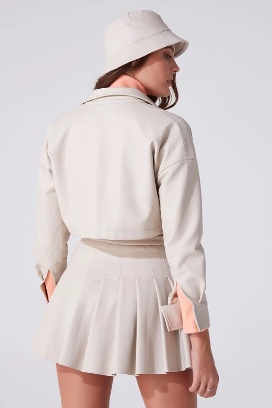 Offene kurze Lederjacke in Vizonfarbe - 3