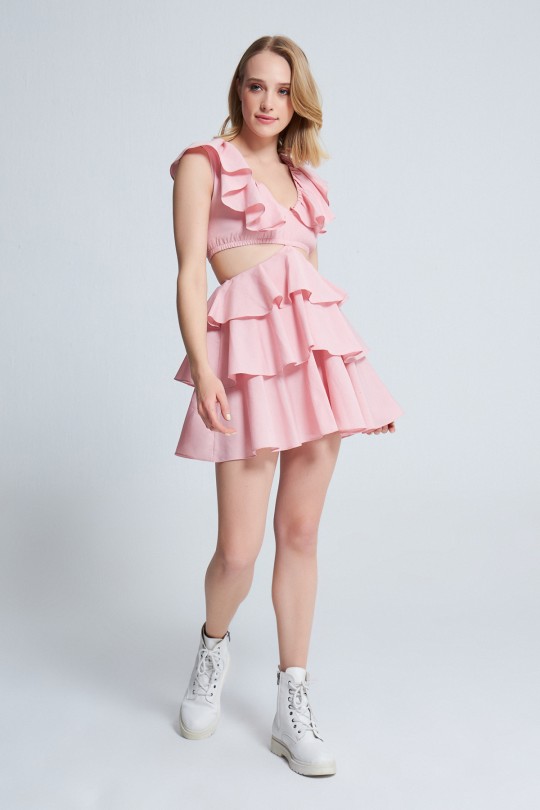 Pudrafarbenes Kleid mit V-Ausschnitt und Stufenrock - 1