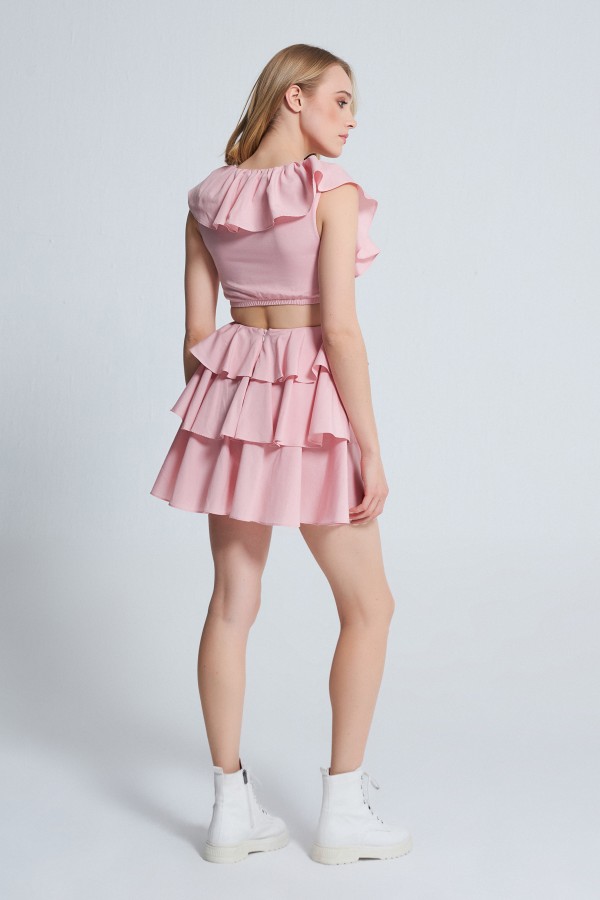 Pudrafarbenes Kleid mit V-Ausschnitt und Stufenrock - 3