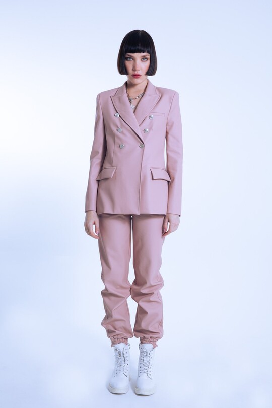 Rosa Leder-Crossover-Jacke mit tailliertem Schnitt - BERFUĞ KIRAN