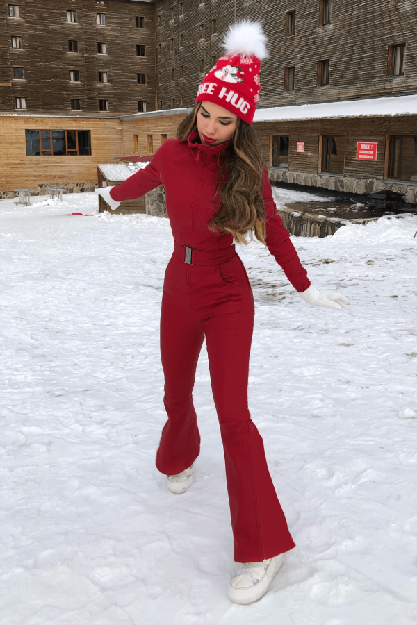 Roter Softshell-Skioverall mit ausgestelltem Bein - 3