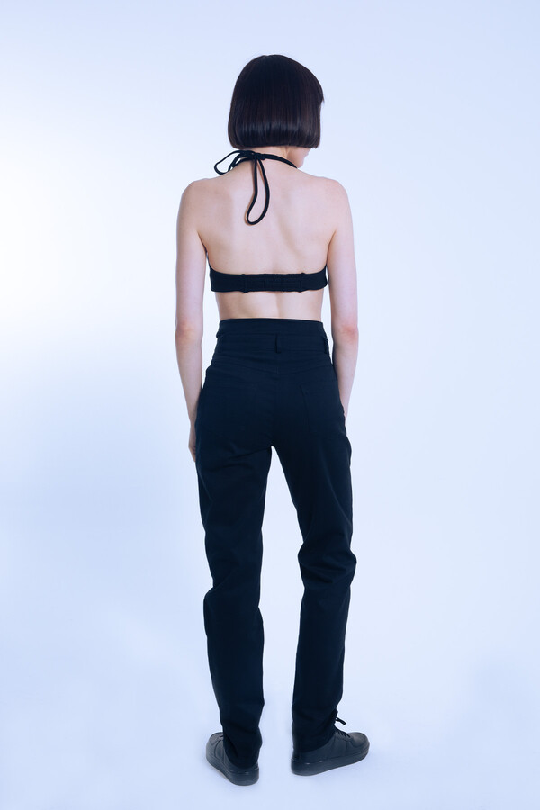 Schwarze Hose mit zwei Gurten und Taillendetail - 3
