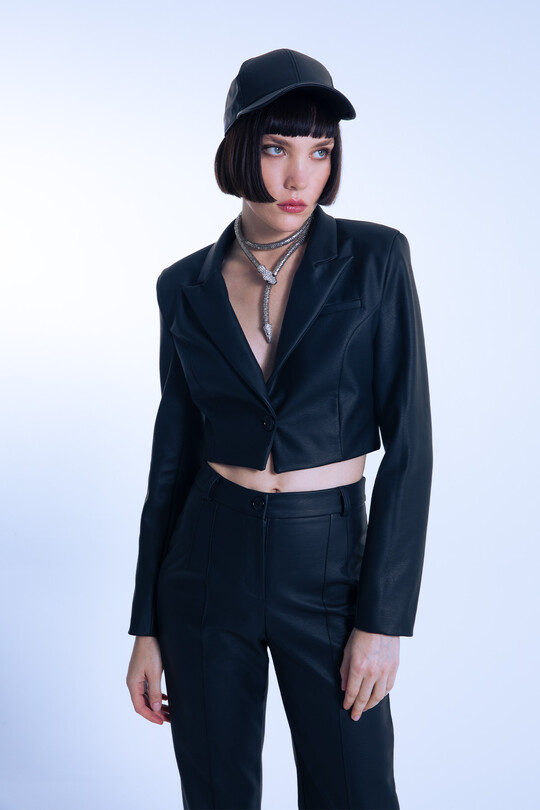 Schwarze kurze Lederjacke 
