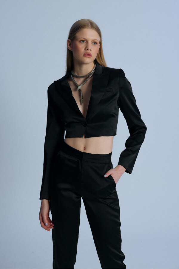 Schwarze kurze Satinjacke - 3