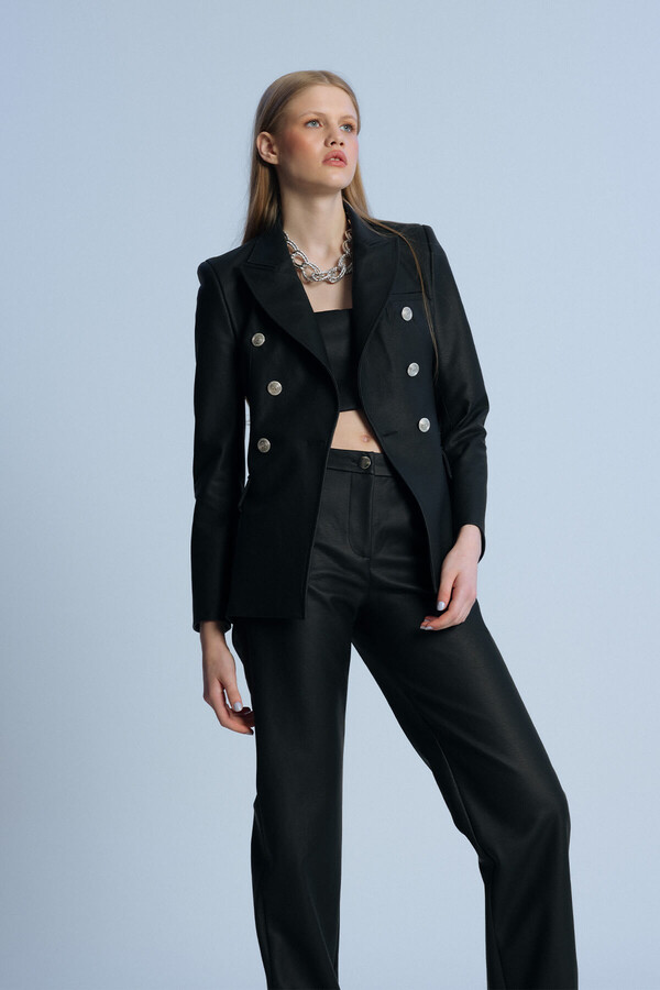 Schwarze Leder-Crossover-Jacke mit tailliertem Schnitt - 2