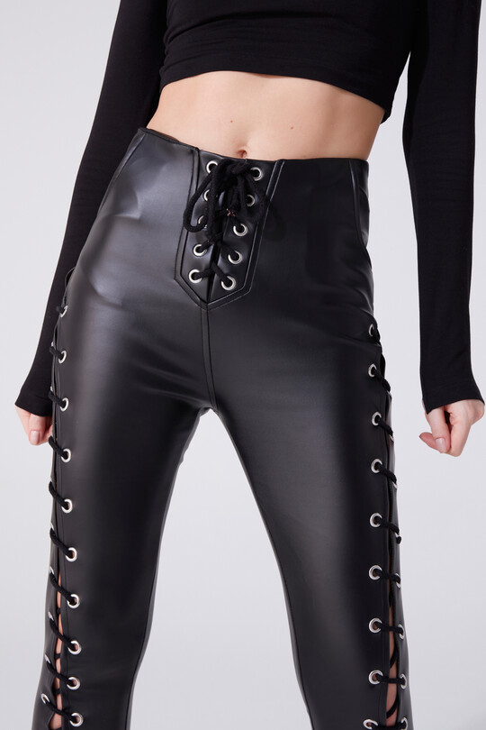 Schwarze Lederhose mit Kordelzug-Details an den Seiten - 2