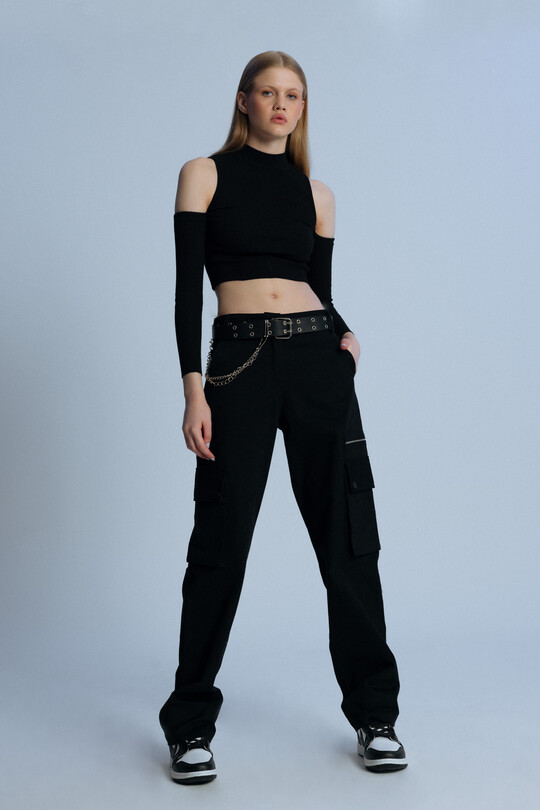 SCHWARZE OVERSIZE-HOSE MIT NIEDRIGER TAILLE MIT REISSVERSCHLUSSDETAIL - BERFUĞ KIRAN