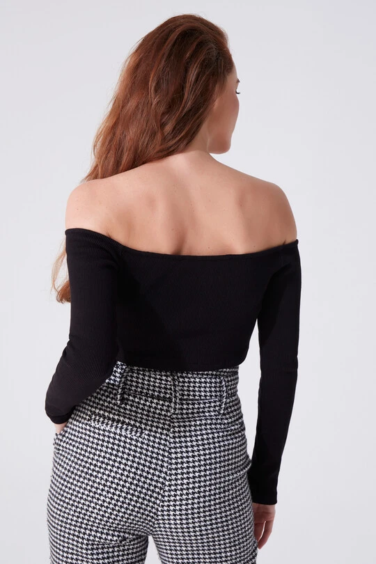 Schwarzes Langarm-Crop-Top mit offenen Schultern - 3
