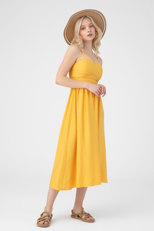 Senf-farbenes trägerloses Midi-Kleid 