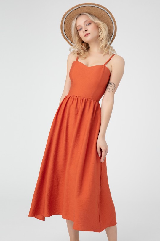 Terrakottafarbenes trägerloses Midi-Kleid 