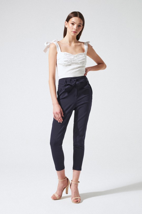 Weißer Bustier mit Schulterbindung 