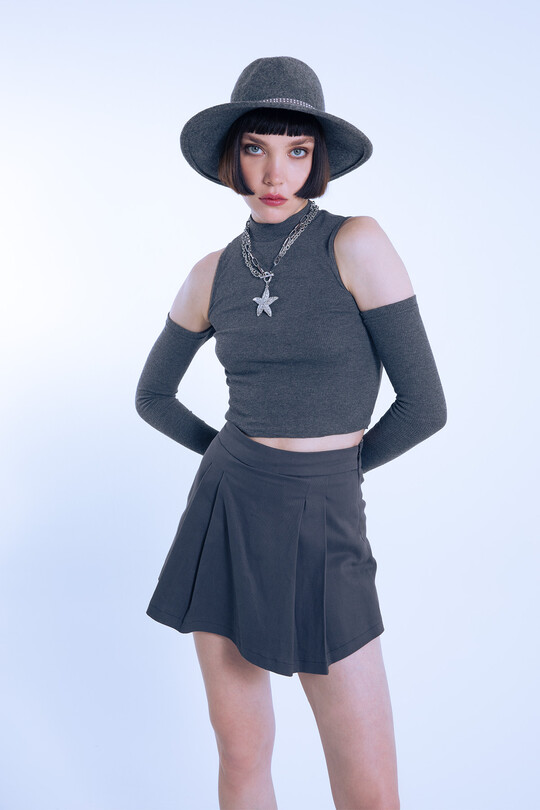 White low-waist skort with front pleats and back shorts - 3
